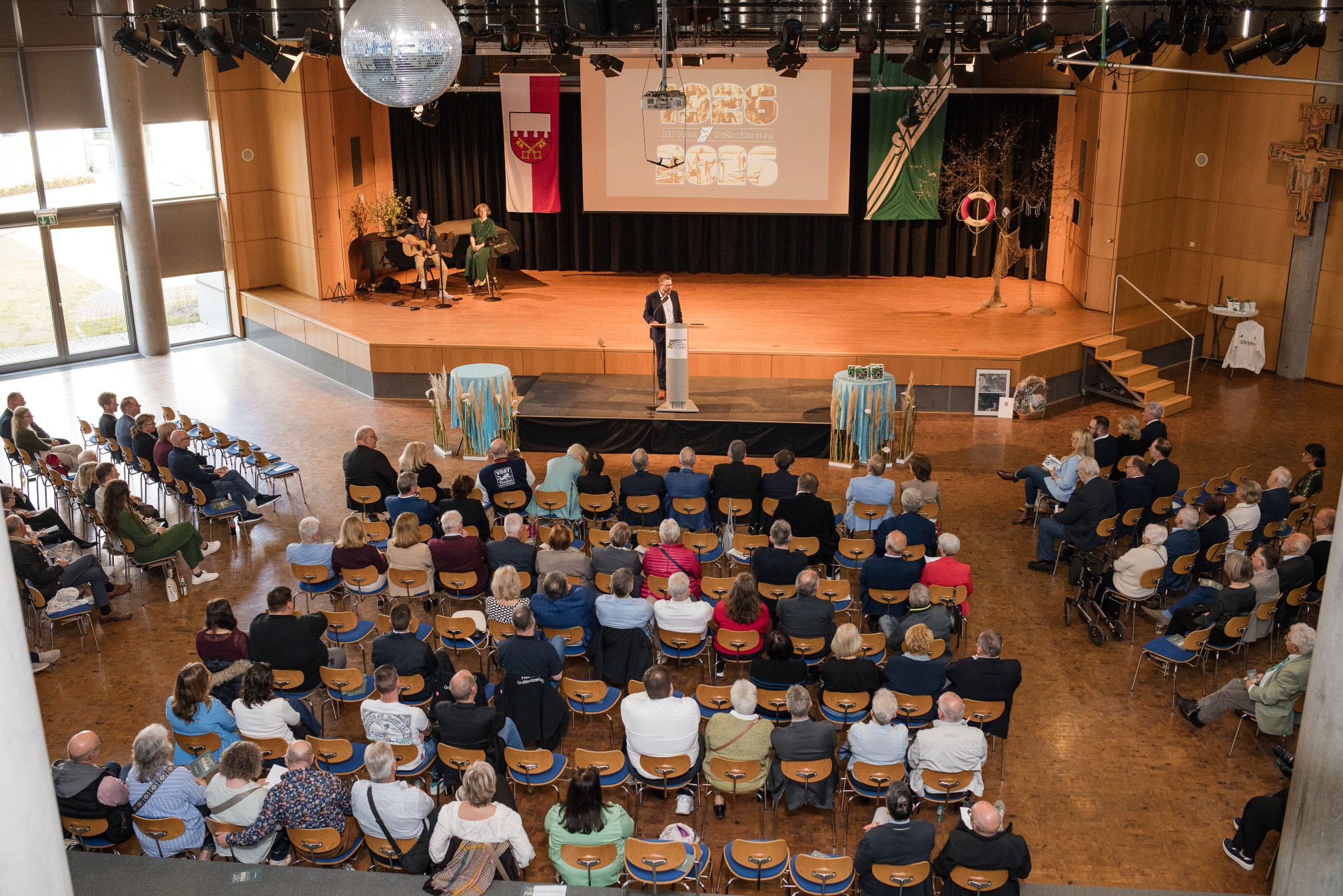 100-jahre-wsv---pkuhn---Die%20gut%20besuchte%20Aula%20des%20Kreuzburg-Gymnasiums